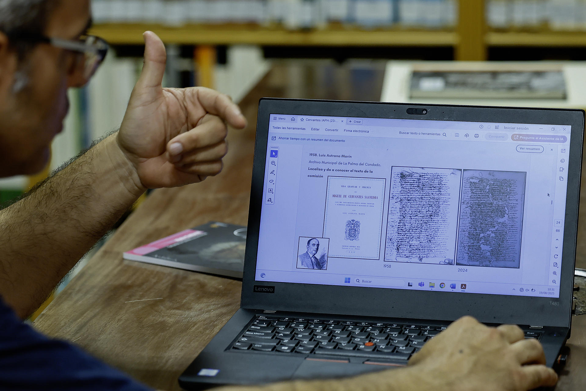 Imagen vista en un ordenador de uno de los dos documentos de 1593 y 1594 que ubican con precisión a Miguel de Cervantes en las localidades onubenses de Paterna del Campo y Bollullos Par del Condado como recaudador de impuestos, que han sido localizados por el investigador Bartolomé Miranda Díaz en el archivo histórico de La Palma del Condado (Huelva). EFE/José Manuel Vidal
