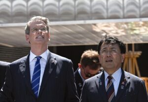 El secretario del Tesoro de EE.UU., Scott Bessent (izq.), y el ministro de Revitalización Económica y negociador comercial jefe de Japón, Ryosei Akazawa (d). EFE/EPA/SOICHIRO KORIYAMA