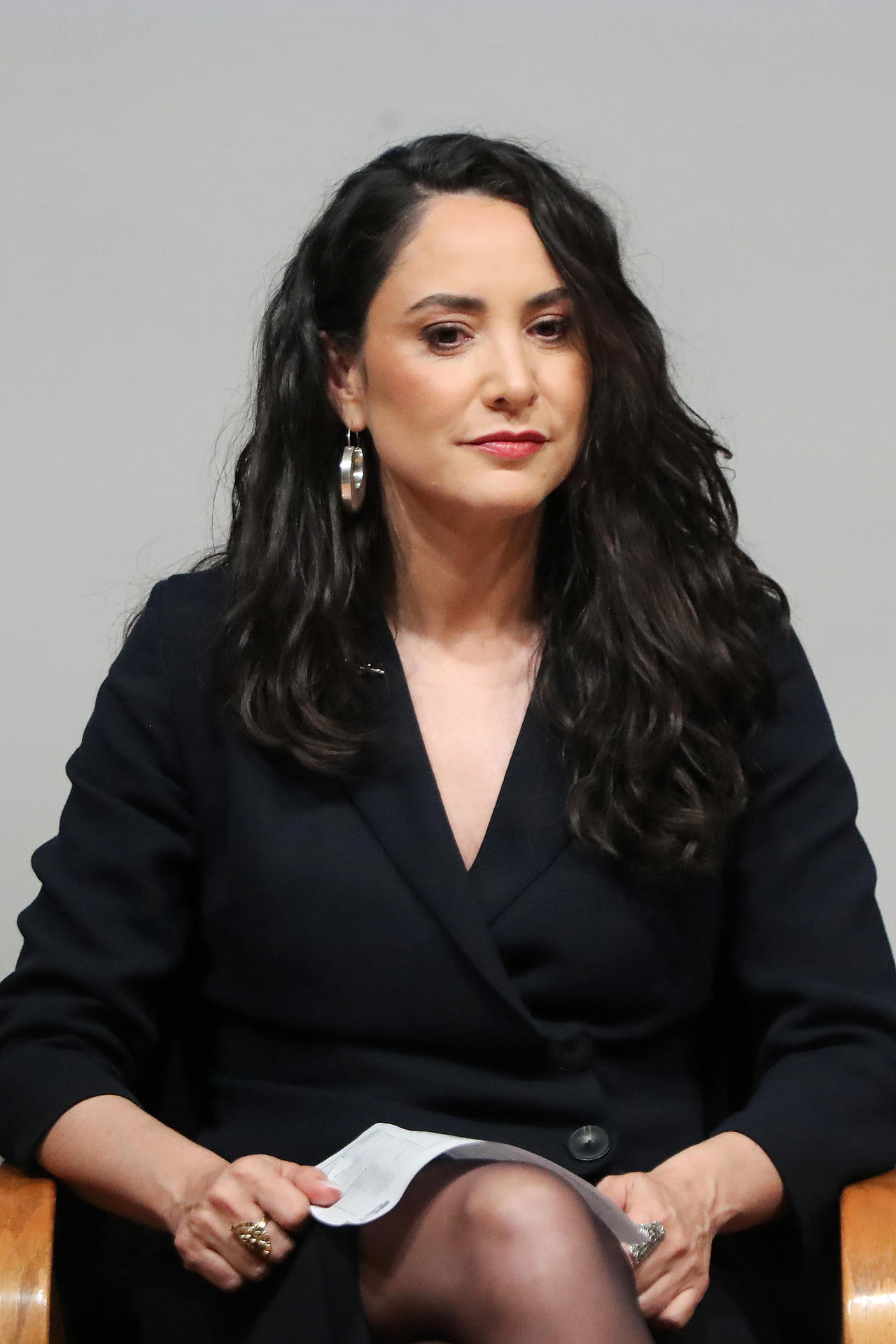 La secretaria de Cultura de México, Claudia Curiel de Icaza, participa en una rueda de prensa por la presentación de la edición 53 del Festival Internacional Cervantino (FIC) este lunes, en el Palacio de Bellas Artes, en Ciudad de México (México). EFE/ Mario Guzmán