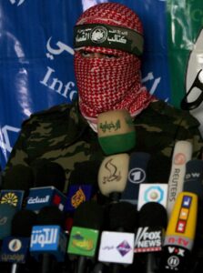 Imagen de archivo de Abu Obeida cuando era portavoz de las Brigadas Ezzedin al-Qassam, brazo armado de Hamas. EFE/Mohammed Saber