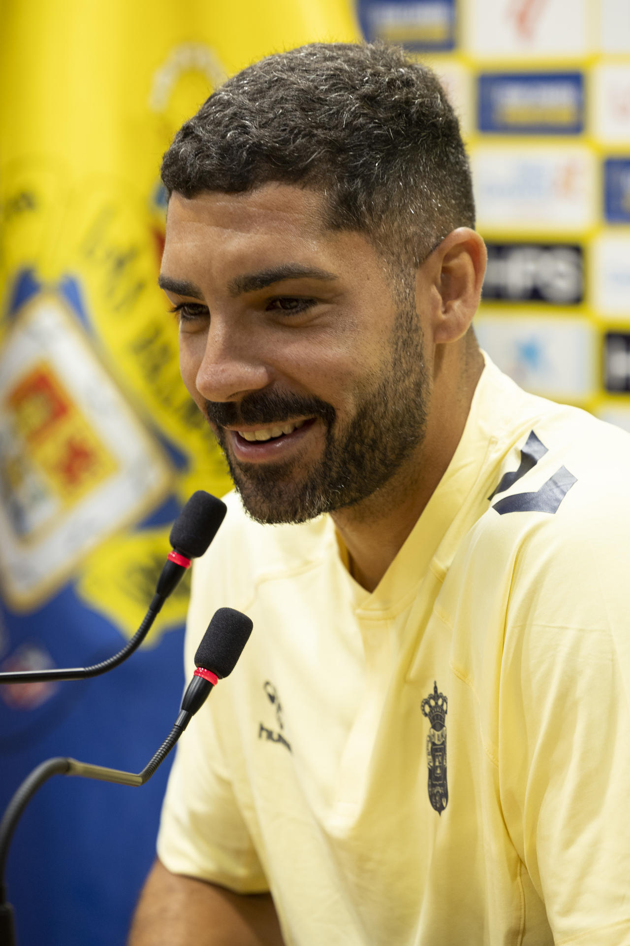 Alex Suárez, reciente renovación hasta 2028 de la UD Las Palmas, ha ofrecido una rueda de prensa. EFE/Quique Curbelo
