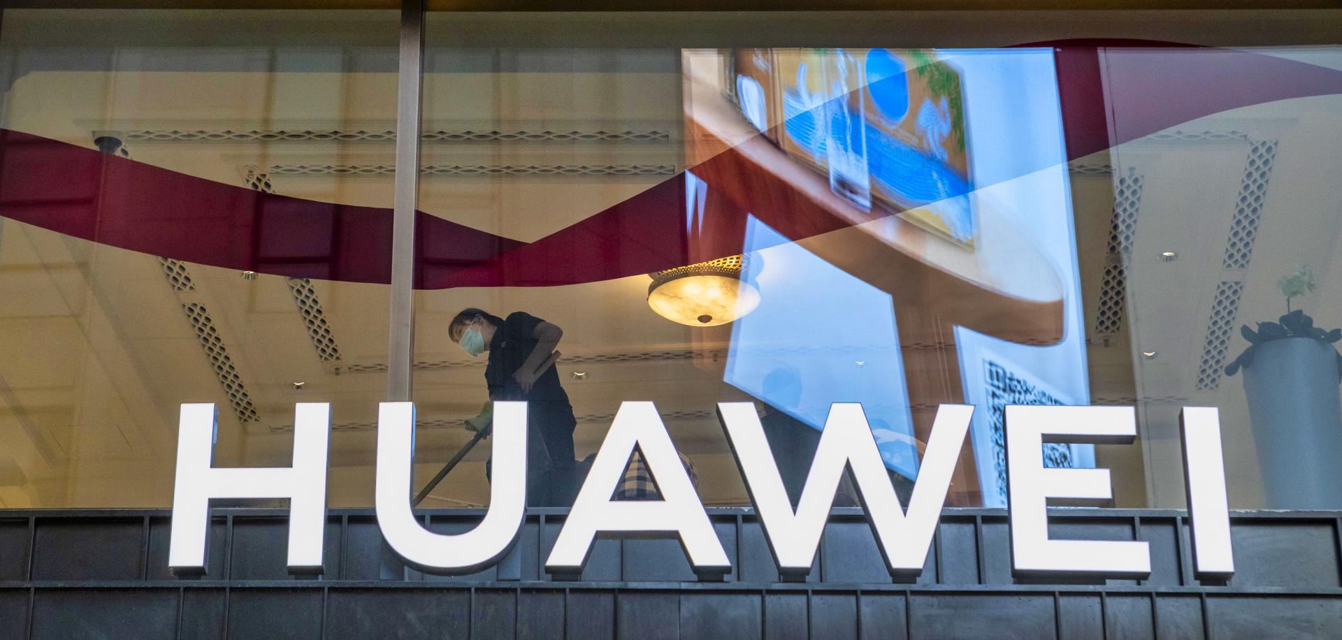 Almacén de Huawei en Shanghai, China. EFE/EPA/ALEX PLAVEVSKI