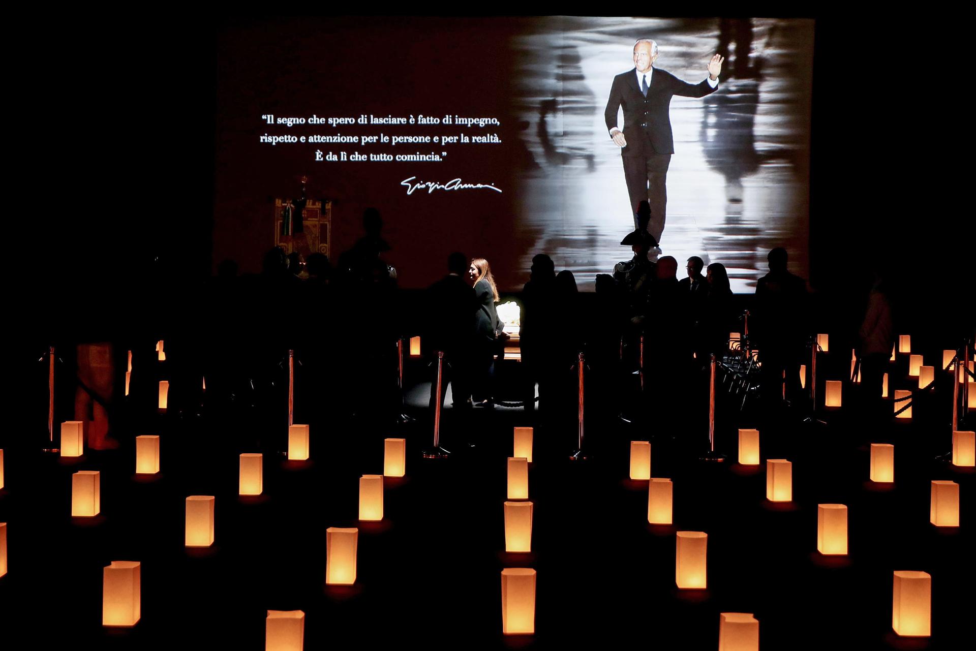 Milan (Italy), 06/09/2025.- People pay their respects to late Italian fashion designer Giorgio Armani at his funeral chapel in Milan, northern Italy, 06 September 2025. The atelier houses the designer's funeral chapel. Armani died at the age of 91 on 04 September 2025. (Moda, Italia) EFE/EPA/MOURAD BALTI TOUATI