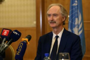 Fotografía de archivo del saliente enviado especial de las Naciones Unidas para Siria, Geir Pedersen, durante una conferencia de prensa, en Damasco (Siria). EFE/Mohammed Al Rifai