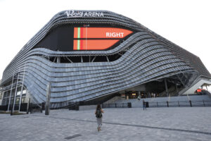 Vista de la presentación del Roig Arena este martes, el recinto cubierto multiusos y nueva casa del Valencia Basket que se inaugura este sábado con un presupuesto de 300 millones de euros que ha sufragado íntegramente Juan Roig, presidente de Mercadona, con su patrimonio personal, y que busca convertirse en el nuevo gran centro de conciertos y actos socioculturales y empresariales de la ciudad.-EFE/ Biel Alino