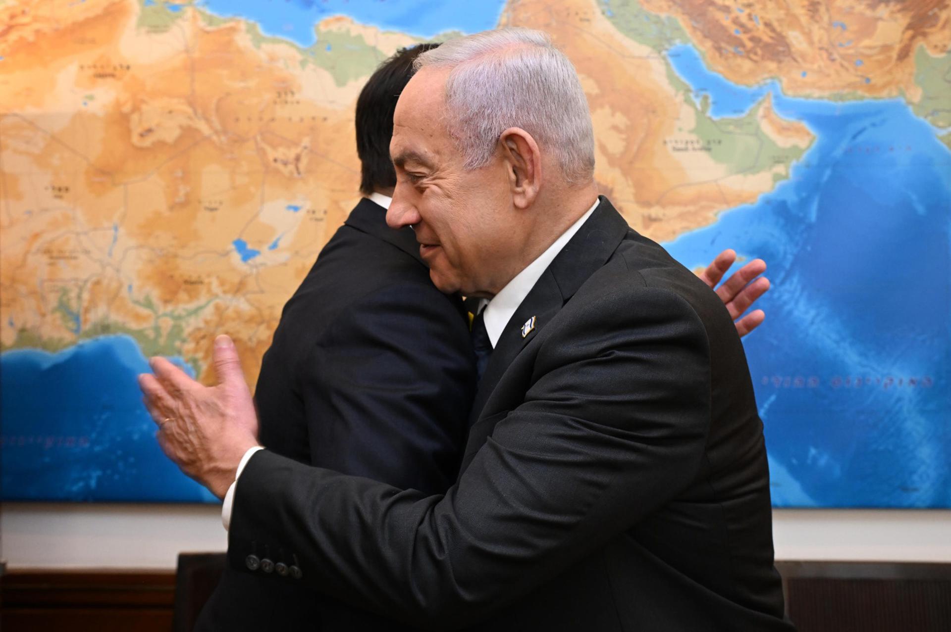 Imagen cedida por el Gobierno israelí del encuentro entre el secretario de Estado de Estados Unidos, Marco Rubio, y el primer ministro israelí, Benjamín Netanyahu. EFE/EPA/HAIM TZACH / GPO / HANDOUT HANDOUT EDITORIAL USE ONLY/NO SALES
