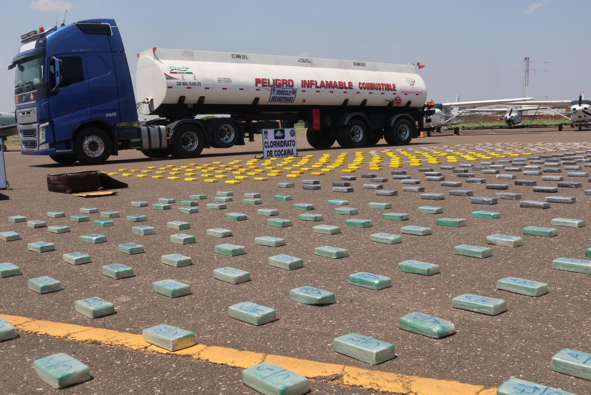 Fotografía que muestra droga incautada este lunes, en Santa Cruz (Bolivia). EFE/Juan Carlos Torrejón
