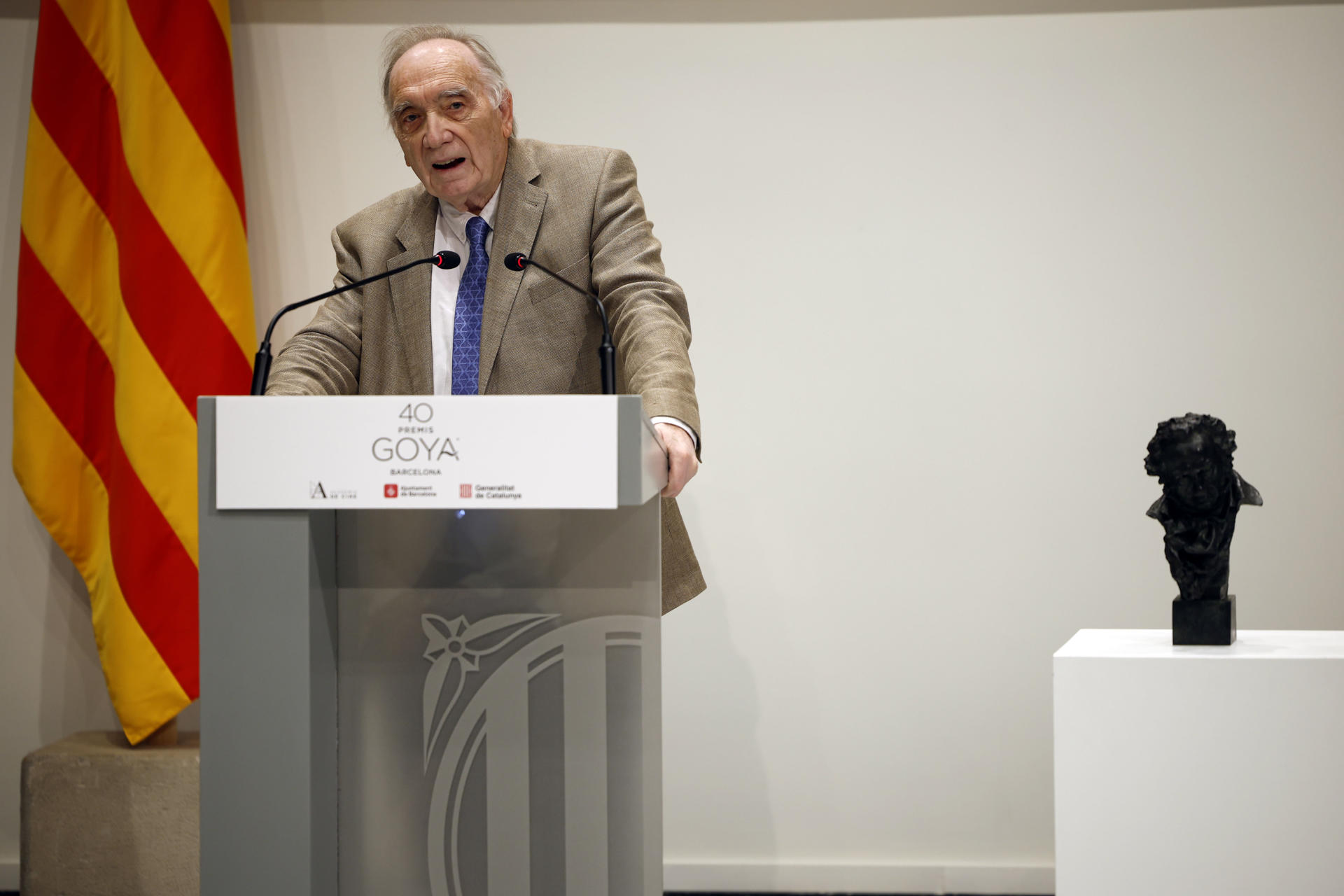 El presidente de la Academia de Cine, Fernando Méndez-Leite, durante la presentación este viernes en Barcelona de la 40ª edición de la gala de los premios Goya que se celebrará el 28 de febrero en el Centro de Convenciones Internacional de Barcelona, en el Fòrum de la capital catalana. EFE/Alberto Estévez