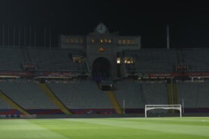 BARCELONA, 08/03/2025.-Vista del Estadi Olímpic Lluís Companys vacío tras la suspensión del partido de la jornada 27 de LaLigaEA Sports entre el Barcelona y el Osasuna, debido al fallecimiento del doctor del Barcelona Carles Miñarro García, este sábado en Barcelona.-EFE/ Toni Albir