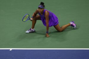 La japonesa Naomi Osaka se despidió este jueves del Abierto de Estados Unidos al caer en semifinales con la estadounidense Amanda Anisimova, quien jugará por el título con la bielorrusa Aryna Sabalenka. EFE/EPA/CRISTOBAL HERRERA-ULASHKEVICH