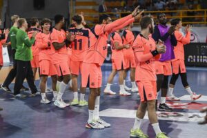 Los jugadores del Barça tras ganar al al Al Ahly egipcio en el pabellón New Capital Sports Hall de la nueva capital administrativa de Egipto. EFE/EPA/Mohamed Hossam