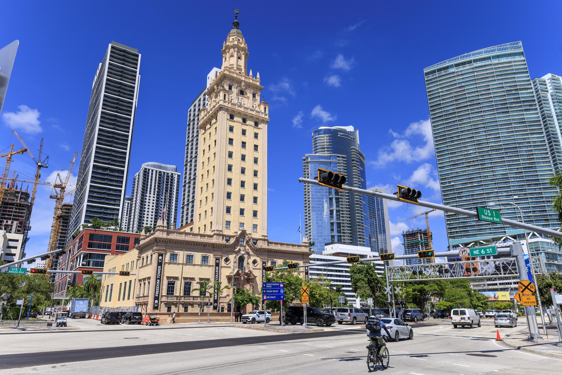 La Torre de la Libertad (Freedom Tower) en el centro de Miami, Florida, EE.UU. EFE/EPA/CRISTOBAL HERRERA-ULASHKEVICH
