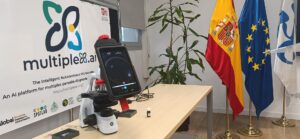Un consorcio formado por nueve instituciones europeas y africanas ha lanzado el proyecto MultiplexAI, una iniciativa que utiliza la inteligencia artificial para ayudar a agilizar y mejorar el diagnóstico de todas las enfermedades que son visibles o detectables en una muestra captada por un microscopio. Imagen cedida por MúltiplexAI. EFE