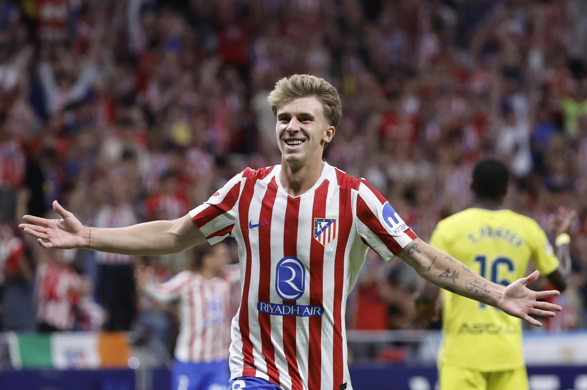El centrocampista del Atlético de Madrid Pablo Barrios celebra su gol contra el Villarreal, durante el partido de la jornada 4 de LaLiga de fútbol que Atlético de Madrid y Villarreal CF disputan en el estadio Metropolitano. EFE/Sergio Pérez
