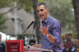 El presidente del Gobierno, Pedro Sánchez, en la tradicional Fiesta de la Rosa del PSC en Gavá, Barcelona, este domingo. EFE/ Alejandro García