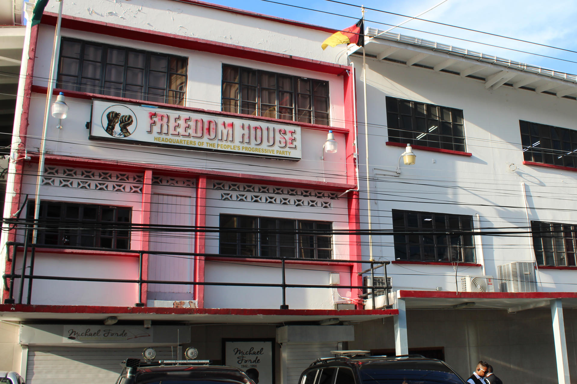 Fotografía que muestra la fachada de la sede del gobernante del Partido Progresista del Pueblo/Cívico (PPP/C) este martes, en Georgetown (Guyana). EFE/Nazima Raghubir