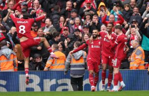 Ryan Gravenberch celebra el 1-0 del Liverpool al Everton. EFE/EPA/ADAM VAUGHAN.