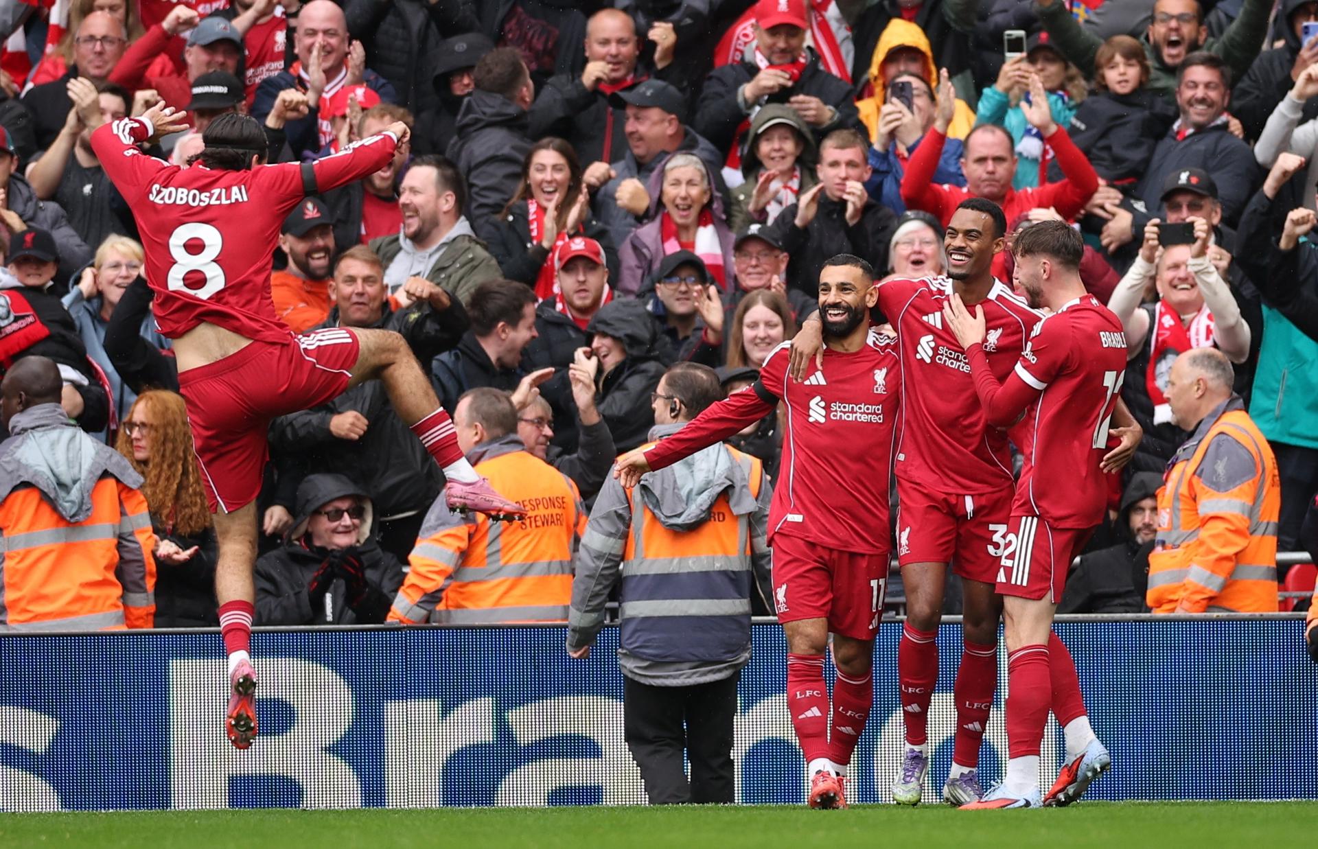 Ryan Gravenberch celebra el 1-0 del Liverpool al Everton. EFE/EPA/ADAM VAUGHAN.