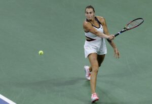 Aryna Sabalenka derrotó a la española Cristina Bucsa y se clasificó para los cuartos de final del Abierto de Estados Unidos. EFE/EPA/CRISTOBAL HERRERA ULASHKEVICH