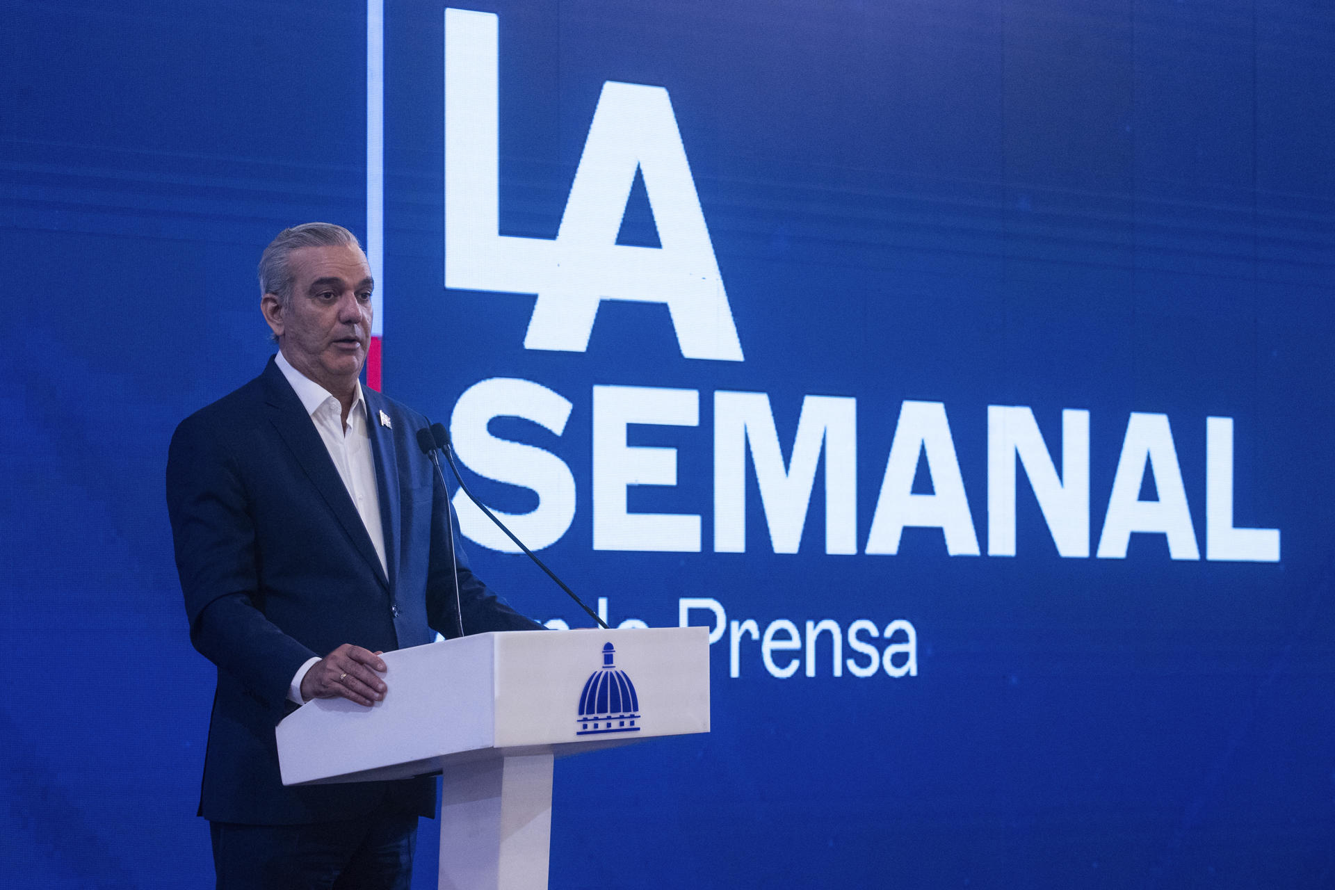 Fotografía de archivo del presidente de República Dominicana, Luis Abinader, durante una de sus ruedas de prensa semanales, en el Palacio Nacional, en Santo Domingo (R. Dominicana). EFE/Orlando Barría