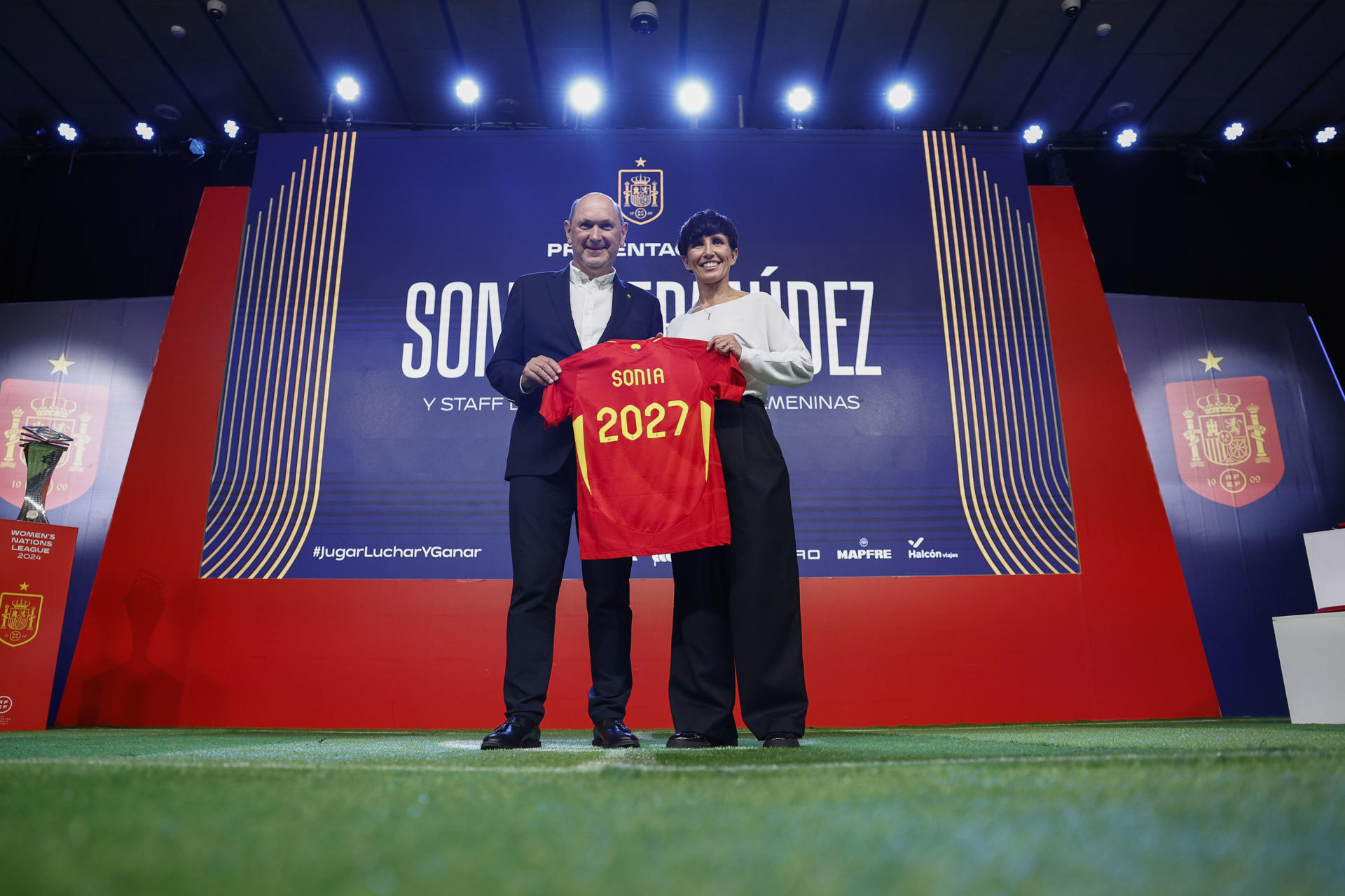 Presentación de Sonia Bermúdez como nueva entrenadora de la selección absoluta femenina en sustitución de Montse Tomé, este miércoles en Las Rozas. EFE/ Rodrigo Jimenez
