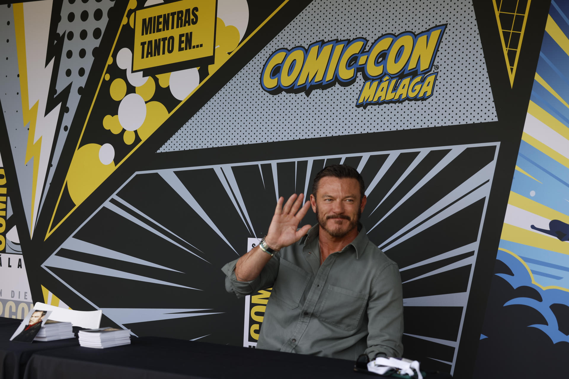 El actor Luke Evans durante la jornada de inauguración este jueves en la primera San Diego Comic-Con en Málaga, con cuatro jornadas por delante para los amantes del cómic y todos los géneros emparentados con la fantasía y el mundo de los superhéroes, desde las grandes producciones cinematográficas hasta concursos de disfraces. EFE/ Jorge Zapata
