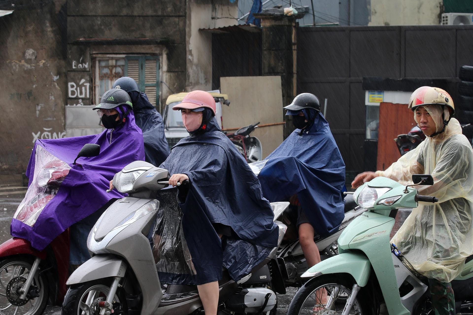 El tifón Bualoi deja lluvias a su paso por Vietnam.
EFE/EPA/LUONG THAI LINH