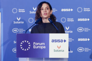 La presidenta de la Comunidad de Madrid, Isabel Díaz Ayuso durante el desayuno informativo del Fórum Europa celebrado este jueves en Madrid. EFE/JP Gandul