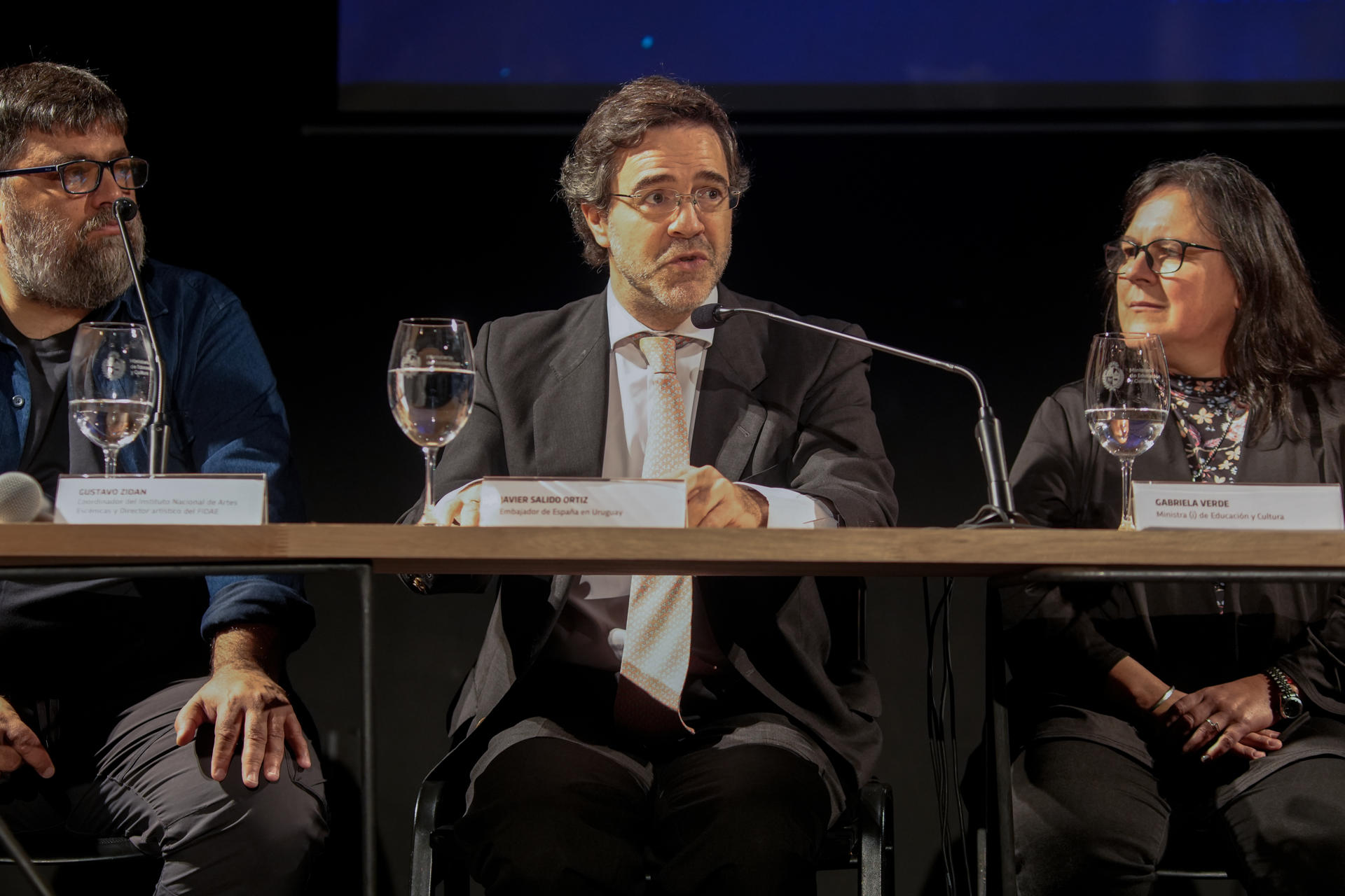 El embajador de España en Uruguay, Javier Salido Ortiz, habla durante la presentación del Festival Internacional de Artes Escénicas (Fidae) este viernes, en Montevideo (Uruguay). EFE/ Alejandro Prieto