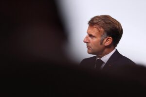 El presidente francés, Emmanuel Macron, asiste a una conferencia de prensa conjunta con el canciller alemán Friedrich Merz (no visto) en el marco de una reunión del gabinete franco-alemán y una reunión del Consejo de Defensa y Seguridad Franco-Alemán (CFADS) en Toulon, Francia, 29 de agosto de 2025. (Francia, Alemania) EFE/EPA/MANON CRUZ / POOL MAXPPP OUT
