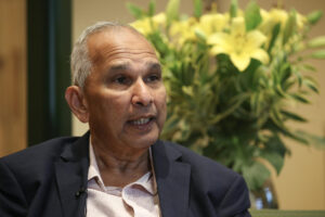 Fotografía de archivo, tomada el pasado 11de julio, del candidato por Guyana a dirigir el Instituto Interamericano de Cooperación para la Agricultura (IICA), Muhammad Ibrahim, durante una entrevista con EFE, en Lima (Perú). EFE/Paolo Aguilar