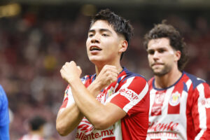 Cristian Inda, del Guadalajara, celebra un gol este martes en un partido de la Liga MX ante el Necaxa en el estadio Akron. EFE/ Francisco Guasco