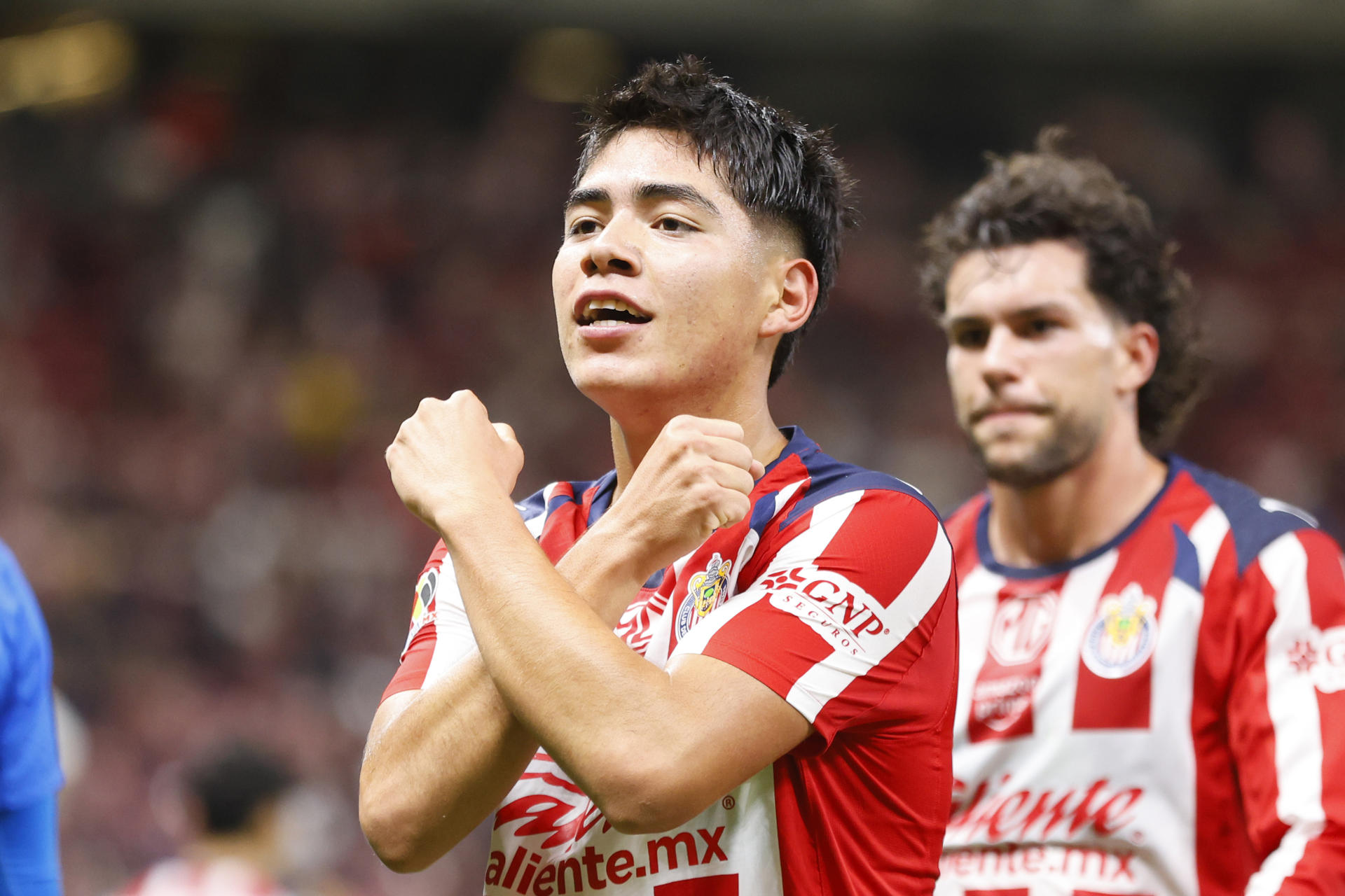 Cristian Inda, del Guadalajara, celebra un gol este martes en un partido de la Liga MX ante el Necaxa en el estadio Akron. EFE/ Francisco Guasco