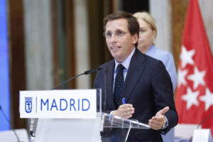 Imagen del 1/9/2025 del alcalde José Luis Martínez-Almeida, tras la reunión del equipo de Gobierno municipal con motivo del inicio del próximo curso político. EFE/ Rodrigo Jiménez