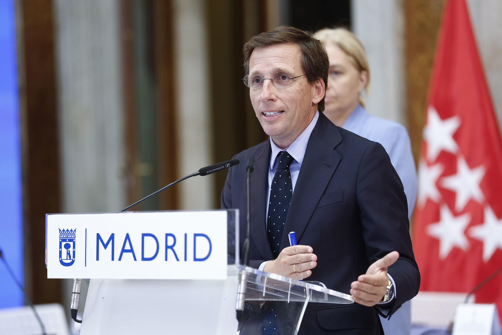 Imagen del 1/9/2025 del alcalde José Luis Martínez-Almeida, tras la reunión del equipo de Gobierno municipal con motivo del inicio del próximo curso político. EFE/ Rodrigo Jiménez