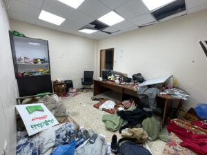 Once vehículos del Ejército israelí irrumpieron la madrugada de este lunes en el campus universitario de Birzeit en Ramala (centro de la Cisjordania ocupada) dejando al menos a cinco trabajadores del personal de seguridad heridos y numerosos daños en algunas de las facultades, confirmó a EFE la universidad. EFE/Universidad de Birzeit -SOLO USO EDITORIAL/SOLO DISPONIBLE PARA ILUSTRAR LA NOTICIA QUE ACOMPAÑA (CRÉDITO OBLIGATORIO)-