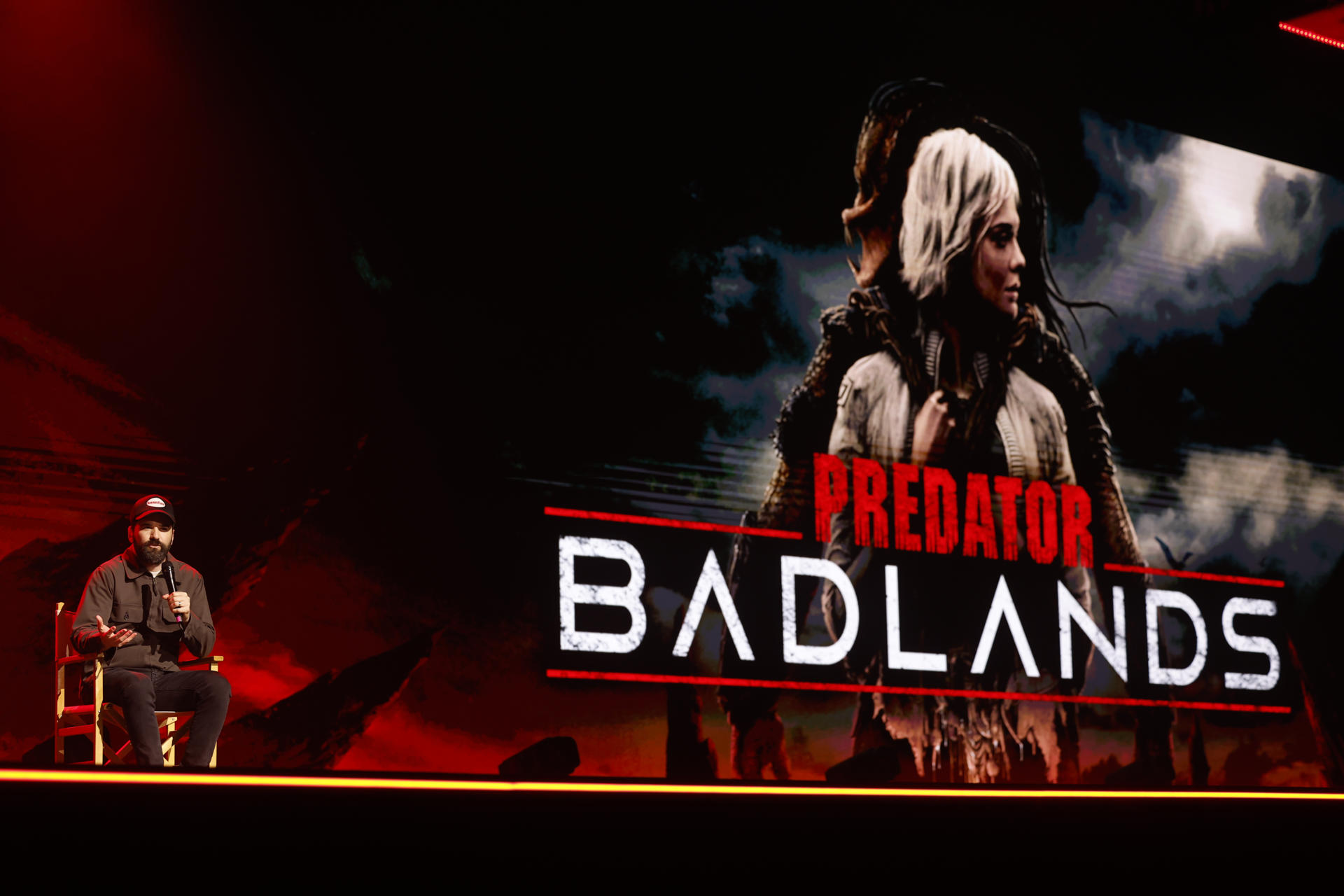 El director de 'Predator Badlands', Dan Trachtenberg, durante a la tercera jornada de la San Diego Comic-Con Málaga, este sábado. La tercera jornada acoge, entre otros eventos, un panel sobre 'Predator', el concurso de Cosplay que será juzgado por referentes internacionales en esta actividad, la presentación de 'Talamasca' o la premiere de las Tortugas Ninja. EFE/Jorge Zapata
