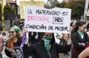 Mujeres celebran el Día de Acción Global por el Aborto Legal y Seguro este domingo, en Bogotá (Colombia). EFE/ Mauricio Dueñas Castañeda