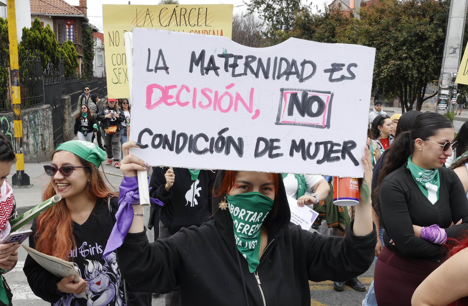 Mujeres celebran el Día de Acción Global por el Aborto Legal y Seguro este domingo, en Bogotá (Colombia). EFE/ Mauricio Dueñas Castañeda