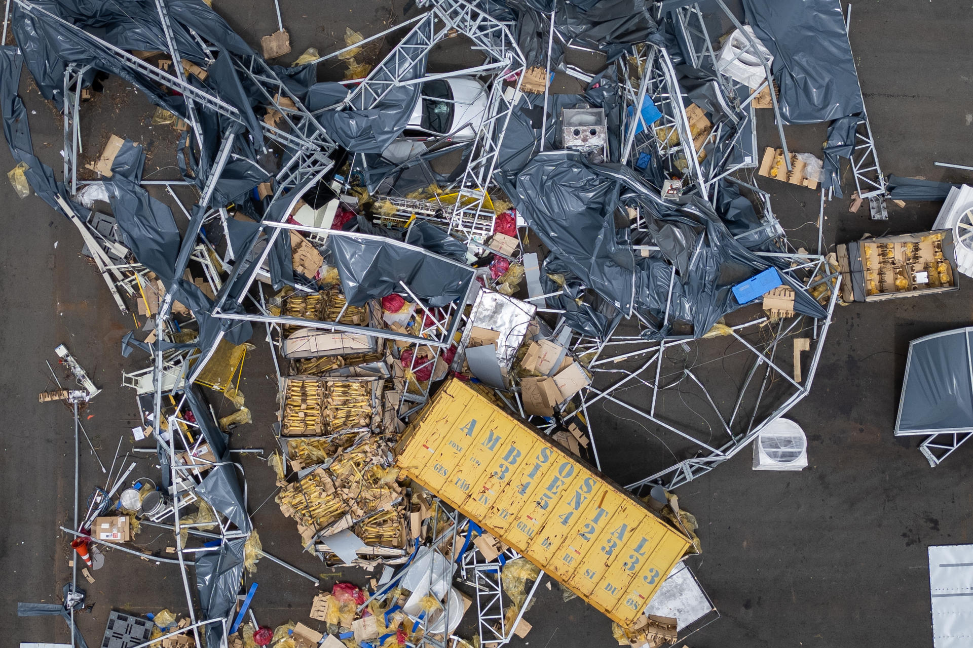 Fotografía aérea que muestra los daños causados por una fuerte lluvia en la fábrica de motores de Toyota este miércoles, en Porto Feliz (Brasil). EFE/ Isaac Fontana