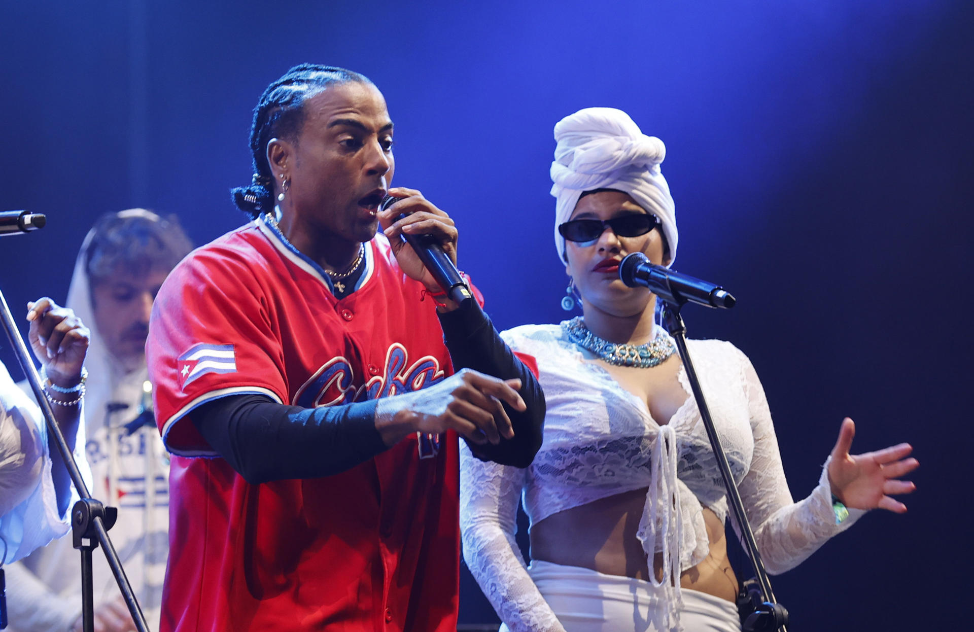 Yotuel Romero, cantante del grupo de hip-hop cubano Orishas se presenta este 13 de septiembre de 2025, en Bogotá (Colombia). EFE/ Mauricio Dueñas Castañeda
