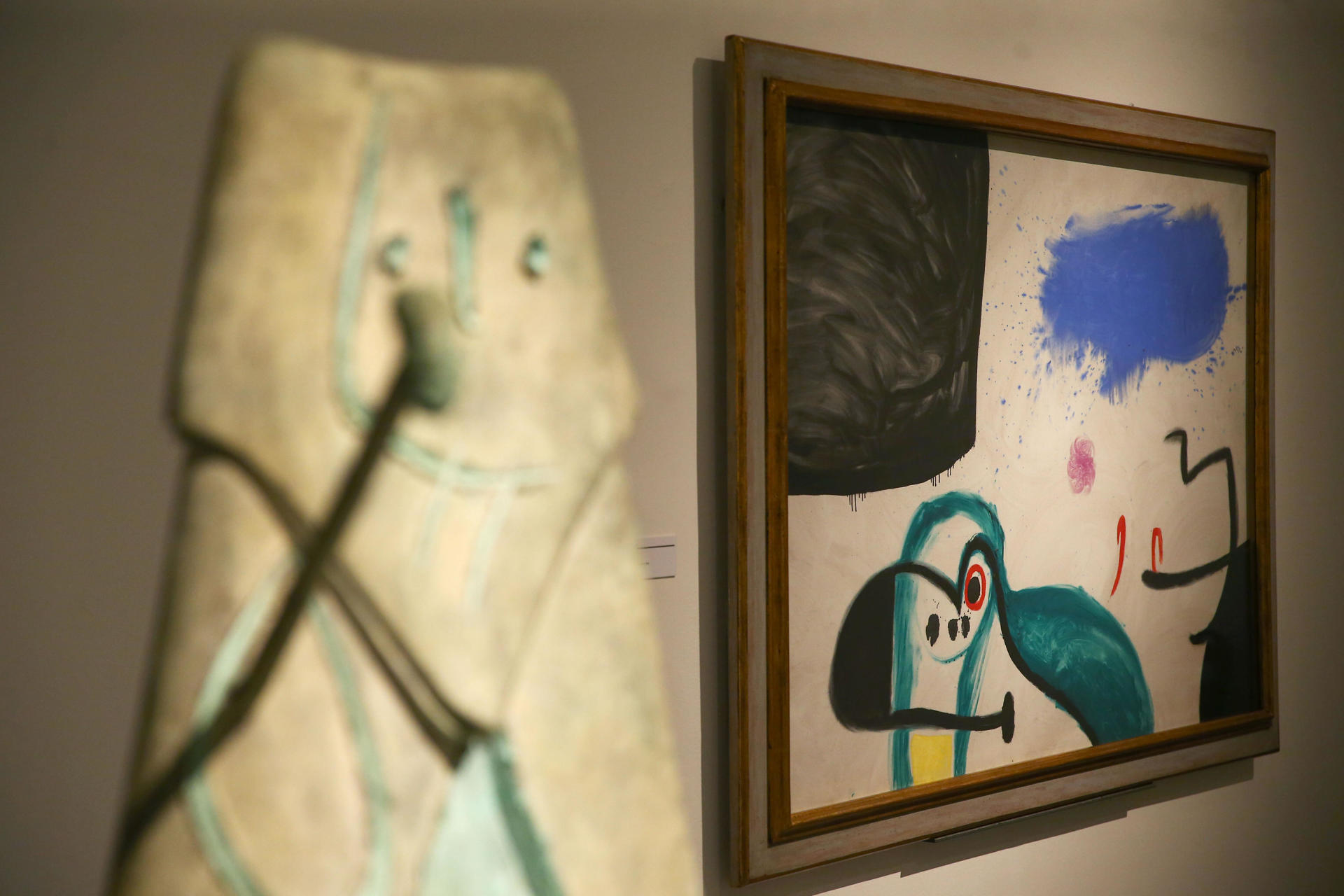 Imagen de archivo (28/03/2018) de piezas de una muestra dedicada a Joan Miró.
EFE/Ernesto Arias