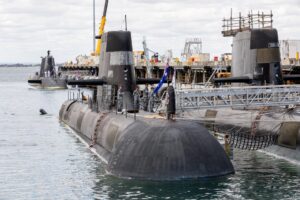 Fotografía de archivo, tomada el 29/10/2021, que muestra dos submarinos australianos de clase Collins en la base HMAS Stirling, en Perth, Australia Occidental. EFE/EPA/RICHARD WAINWRIGHT AUSTRALIA AND NEW ZEALAND OUT[AUSTRALIA AND NEW ZEALAND OUT]