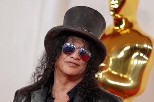 Fotografía de archivo de Slash en la ceremonia anual de los Premios Oscar en el Dolby Theatre en el barrio de Hollywood de Los Ángeles, California, EE. UU., el 10 de marzo de 2024. EFE/EPA/ALLISON DINNER