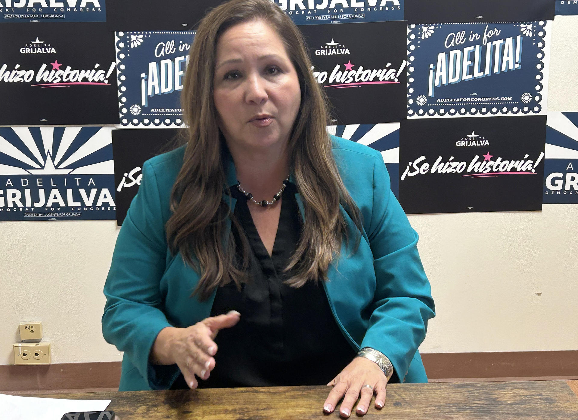 La demócrata Adelita Grijalva posa para EFE durante una entrevista en su oficina en Tucson, Arizona (EE.UU.). EFE/ María León