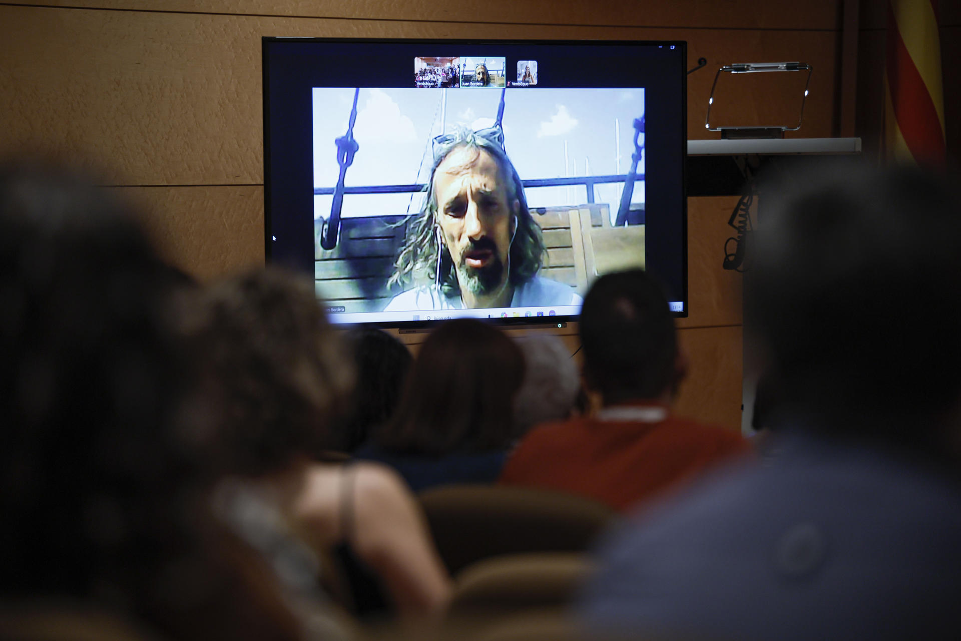 El diputado de Compromís en Les Corts Valencianes Juan Bordera ofrece una rueda de prensa desde la Flotilla de la Libertad rumbo a Gaza. EFE/Biel Aliño
