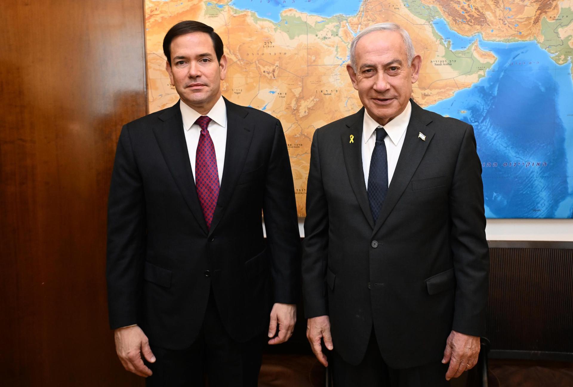 Imagen cedida por el Gobierno israelí del encuentro entre el secretario de Estado de Estados Unidos, Marco Rubio, y el primer ministro israelí, Benjamín Netanyahu. EFE/EPA/HAIM TZACH / GPO / HANDOUT HANDOUT EDITORIAL USE ONLY/NO SALES