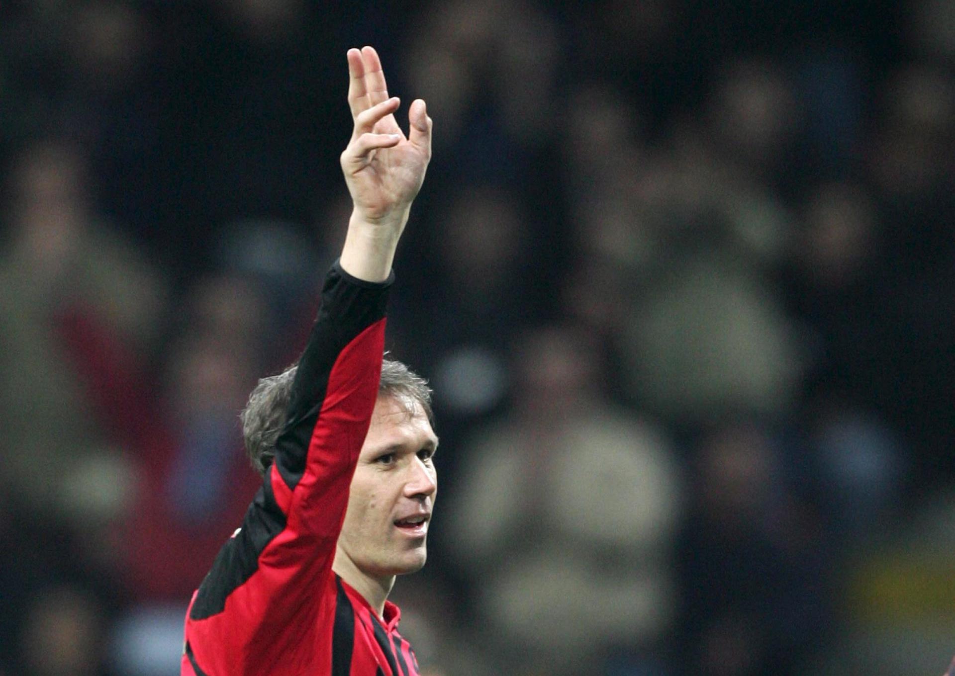 El neerlandés Marco van Basten, mítico número '9' del AC Milan. EFE/MATTEO BAZZI