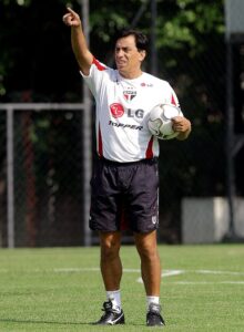 Fotografía de archivo del 2 de febrero de 2003 del exfutbolista Roberto Rojas durante un entrenamiento del Sao Paulo, en Sao Paulo (Brasil). EFE/ Caetano Barreira/ ARCHIVO