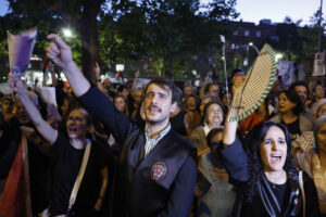 Juristas por Palestina, plataforma que integra a juristas de la abogacía, de la judicatura, de la fiscalía, de la Universidad y a otros operadores jurídicos, convoca una concentración frente a la Embajada y el Consulado de Israel, hoy miércoles en Madrid, con el fin de denunciar, desde el ámbito jurídico, la situación de genocidio que sufre la población civil palestina en Gaza. EFE/Sergio Pérez